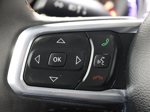 Used 2023 Jeep Gladiator Overland AWD/4WD image 14