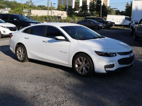 Used 2017 Chevrolet Malibu Premier w/ Driver Confidence Package FWD image 13