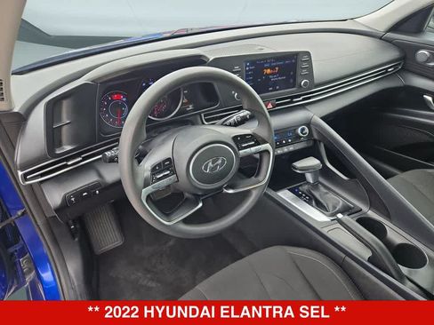 Used 2022 Hyundai Elantra SEL FWD image 2