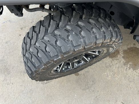 Used 2017 Jeep Wrangler Unlimited Sahara image 9