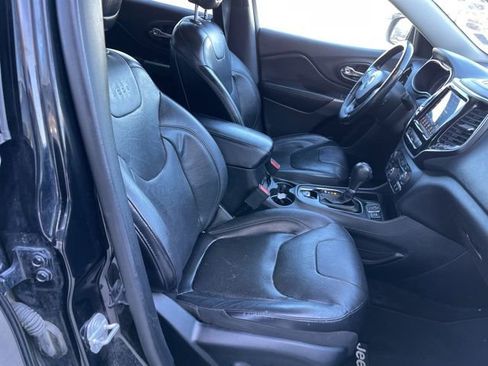 Used 2019 Jeep Cherokee Limited w/ Luxury Group FWD image 20