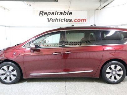 Used 2019 Chrysler Pacifica Limited w/ Advanced Safetytec Group