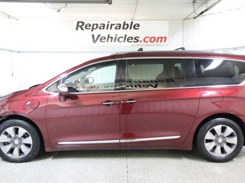 Used 2019 Chrysler Pacifica Limited w/ Advanced Safetytec Group image 1