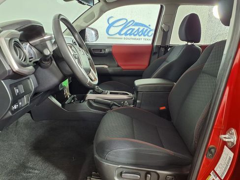 Used 2022 Toyota Tacoma SR5 AWD/4WD image 13