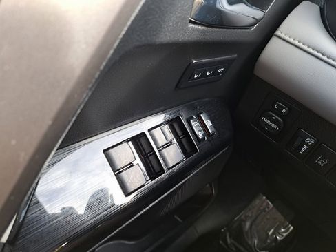 Used 2018 Toyota RAV4 Limited image 26