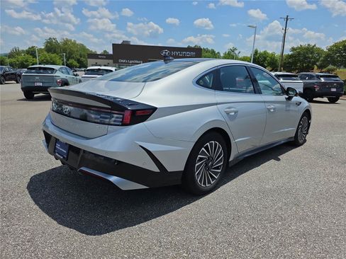 Certified 2025 Hyundai Sonata Limited FWD image 8