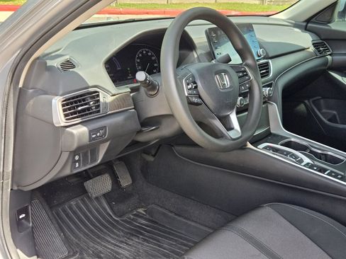 Used 2019 Honda Accord EX image 9