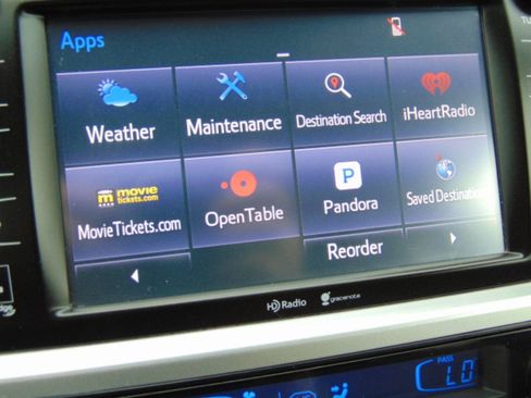 Used 2015 Toyota Highlander Limited FWD image 12