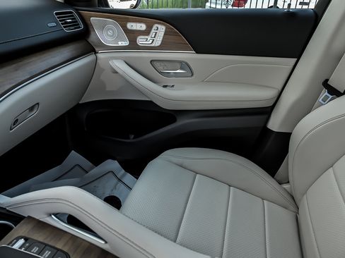 Used 2024 Mercedes-Benz GLS 450 4MATIC image 39