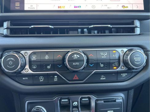 New 2026 Jeep Gladiator Sport AWD/4WD image 29