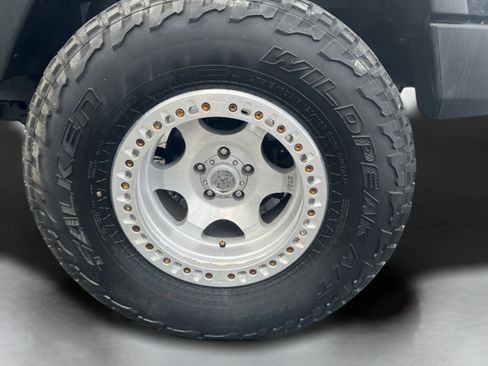 Used 2017 Jeep Wrangler Unlimited Rubicon w/ Connectivity Group AWD/4WD image 9