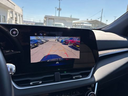 Used 2025 Chevrolet Equinox LT image 23