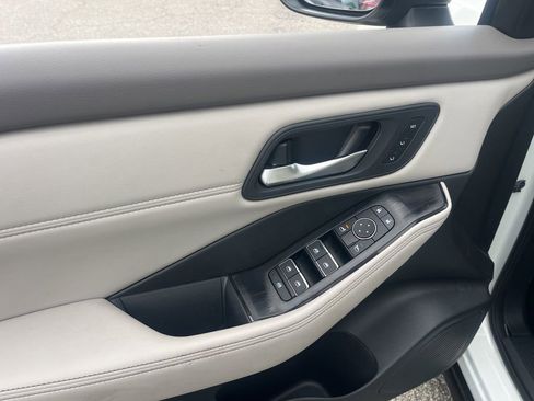 Used 2023 Nissan Rogue SL w/ SL Premium Package FWD image 6