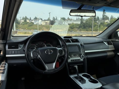 Used 2012 Toyota Camry SE FWD image 32