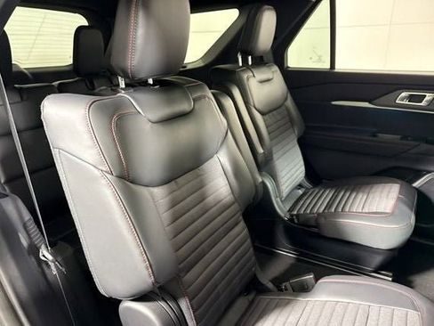 New 2026 Ford Explorer ST-Line w/ ST-Line Street Pack image 18