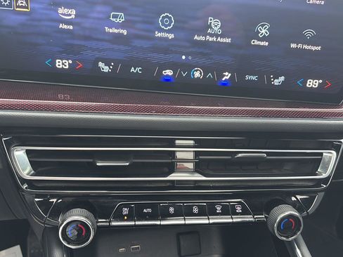 Used 2024 Chevrolet Traverse Z71 w/ Enhanced Driving Package image 30