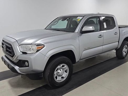 Used 2022 Toyota Tacoma SR5 RWD image 2