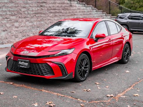 Certified 2025 Toyota Camry SE w/ Convenience Package image 11