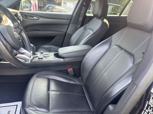 Used 2022 Alfa Romeo Stelvio Ti image 29