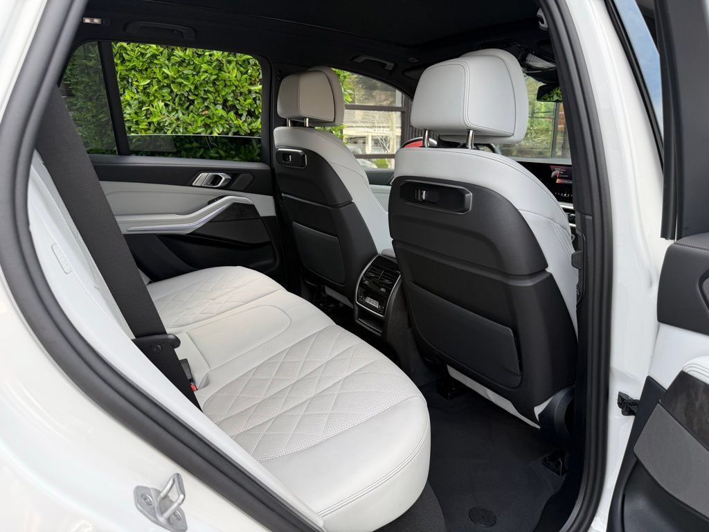 Used 2025 BMW X5 xDrive40i AWD/4WD image 39