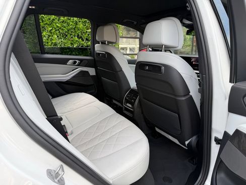Used 2025 BMW X5 xDrive40i AWD/4WD image 39
