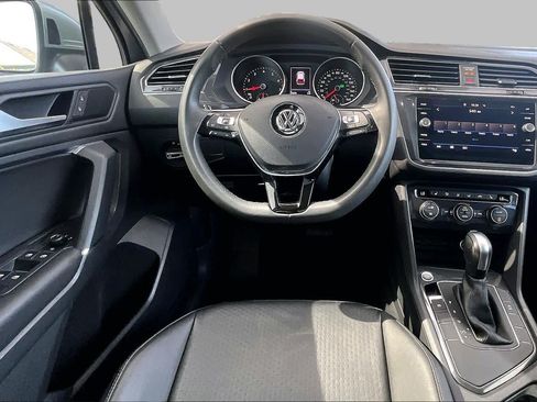 Used 2020 Volkswagen Tiguan SE w/ Panoramic Sunroof Package FWD image 6