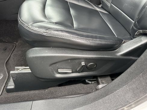 Used 2019 Ford Explorer XLT w/ Equipment Group 202A image 12