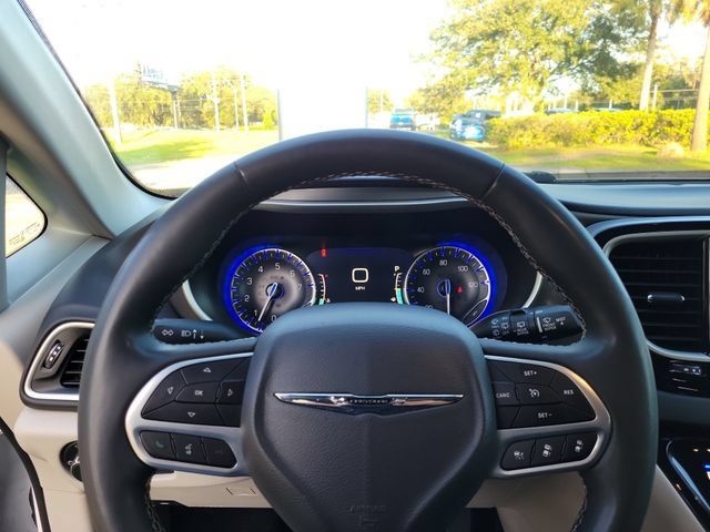 Used 2024 Chrysler Pacifica Touring-L FWD image 24