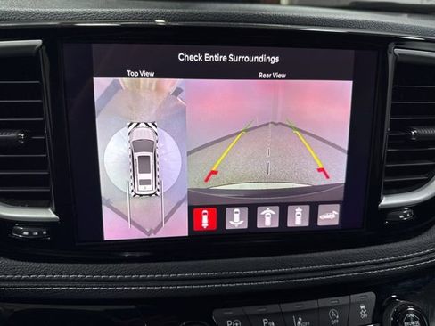 Used 2023 Chrysler Pacifica Touring-L w/ S Appearance Package image 2