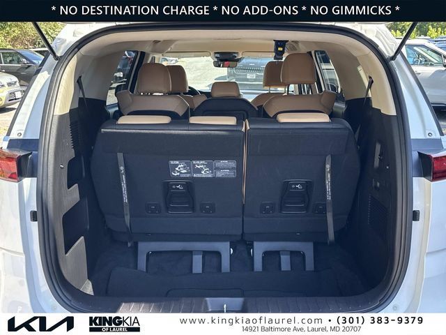Used 2023 Kia Carnival LX FWD image 18