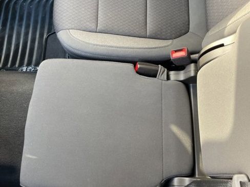 Used 2021 Chevrolet Silverado 1500 LT image 12