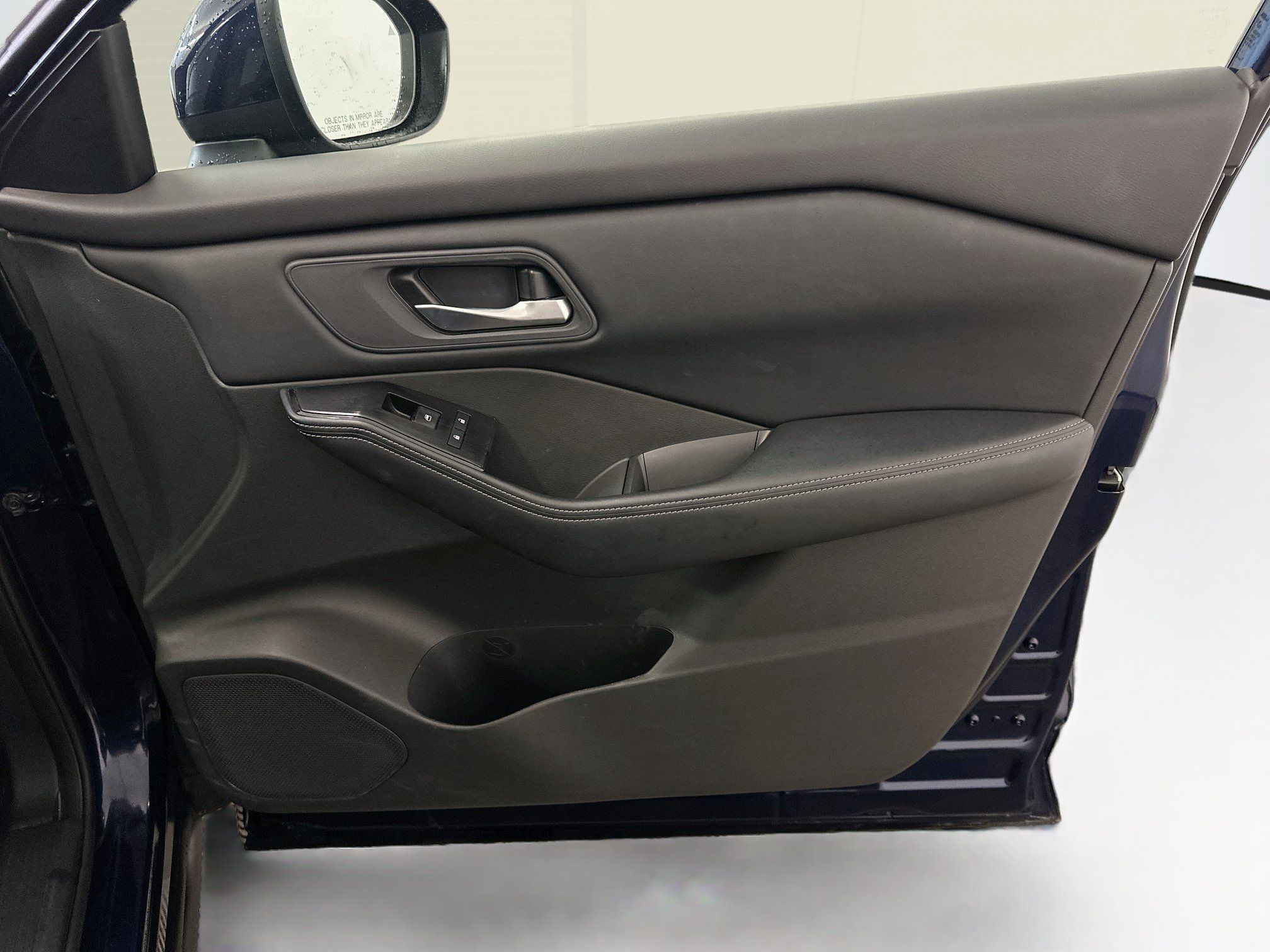 Used 2025 Nissan Rogue SV AWD/4WD image 33