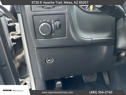 Used 2014 Dodge Challenger SXT image 17