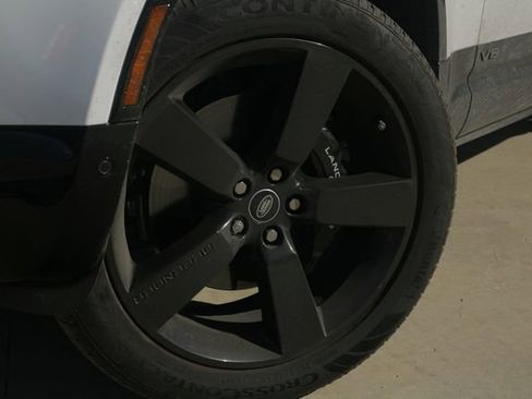 Used 2025 Land Rover Defender 110 V8 image 2