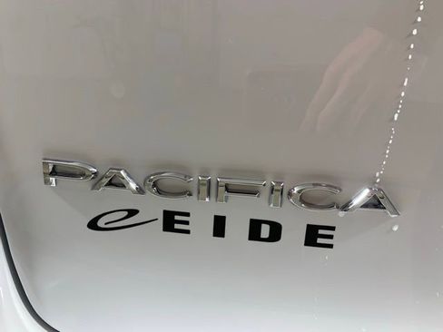 New 2026 Chrysler Pacifica Select image 9