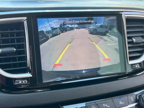 Used 2024 Chrysler Pacifica Touring-L FWD image 29