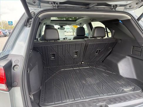 Used 2023 Chevrolet Equinox Premier image 11