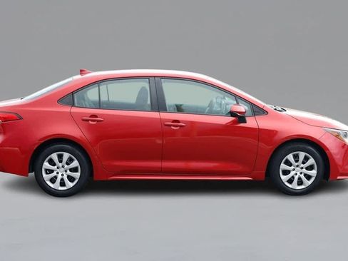 Used 2020 Toyota Corolla LE image 4