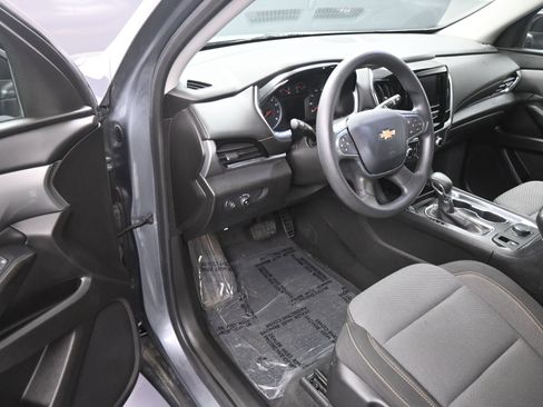 Used 2021 Chevrolet Traverse LS image 12