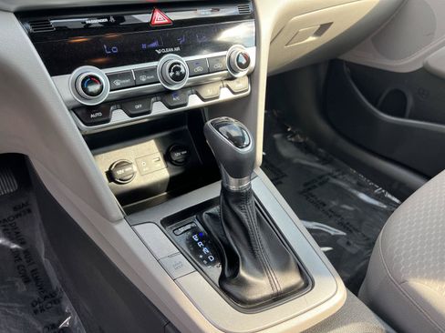 Used 2020 Hyundai Elantra SEL FWD image 37