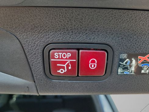 Certified 2025 Mercedes-Benz GLS 450 4MATIC image 31