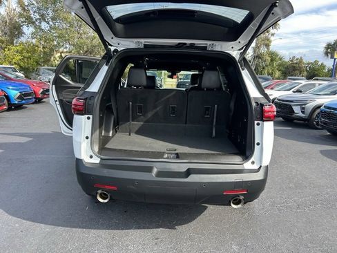 Used 2022 Chevrolet Traverse LT image 17