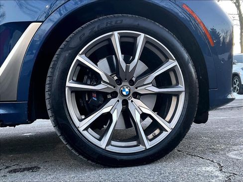 Used 2021 BMW X7 M50i image 14