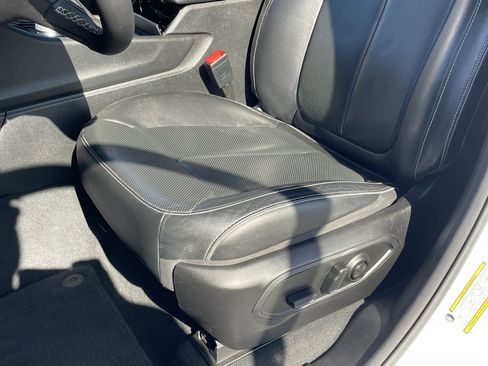 Certified 2023 Jeep Grand Cherokee Overland image 18