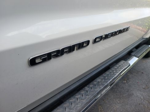 Used 2020 Jeep Grand Cherokee Limited RWD image 9