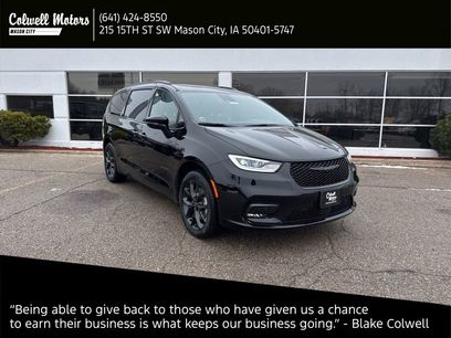 New 2026 Chrysler Pacifica Limited w/ S Appearance Package