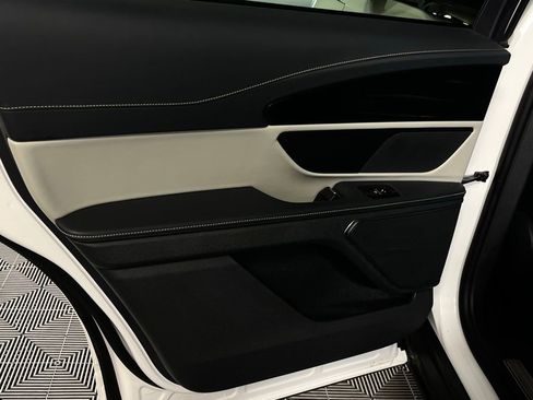 Used 2024 Lincoln Nautilus Reserve image 31