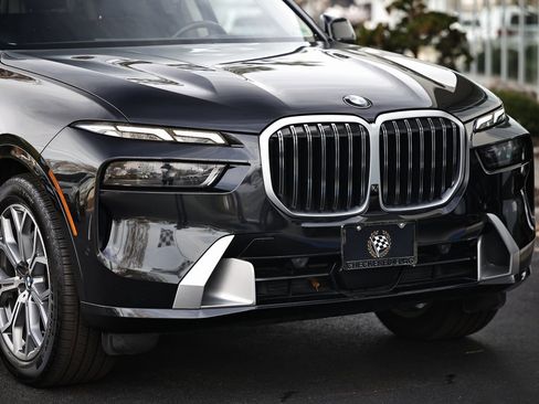 Used 2023 BMW X7 xDrive40i image 2