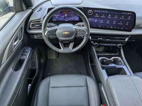 Used 2025 Chevrolet Traverse LT w/ Driver Confidence Package FWD image 17