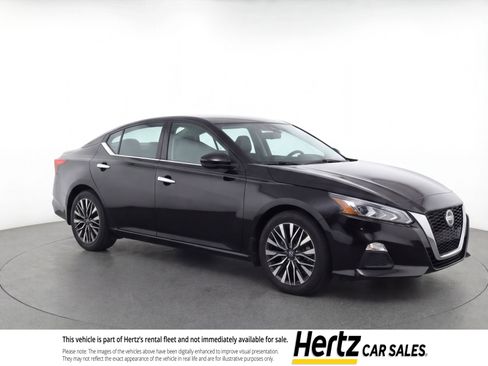 Used 2024 Nissan Altima 2.5 SV image 1